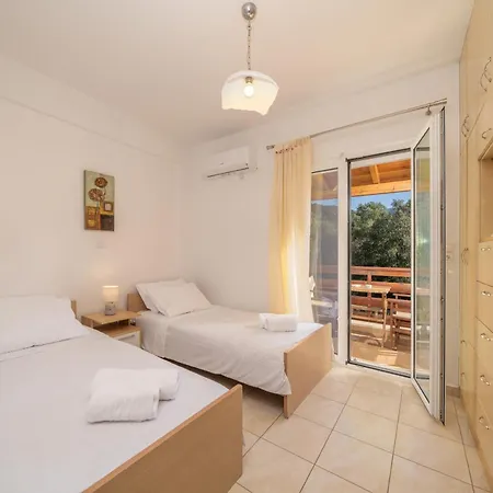 Aurora Vila *